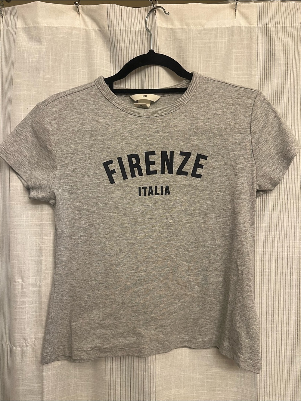 Italia heather grey tee! Can be paired with so many items for your summer closet